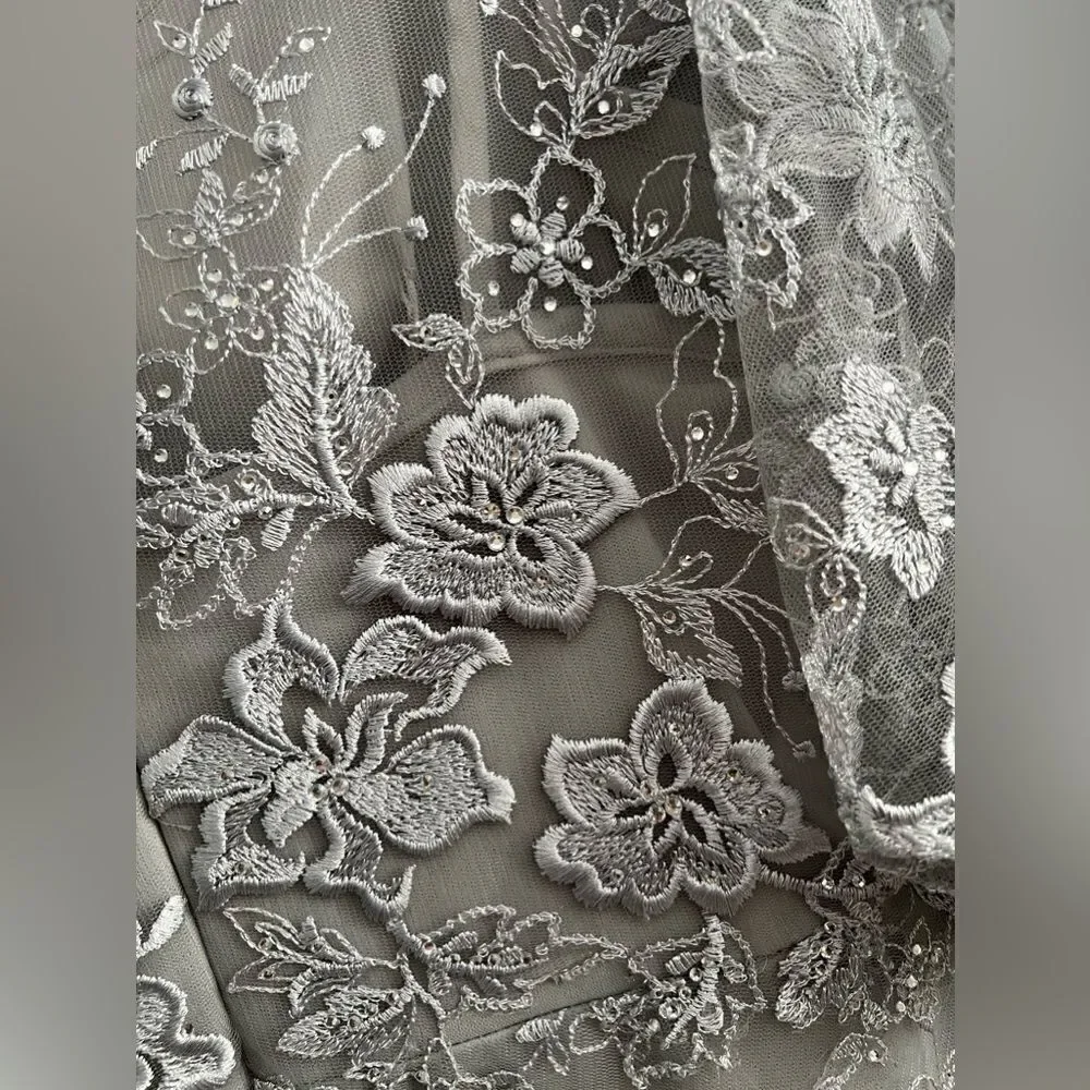 Mac Duggal Floral Embroidered‎ Gown Dress Womens 8 Silver Illusion Line Bridal